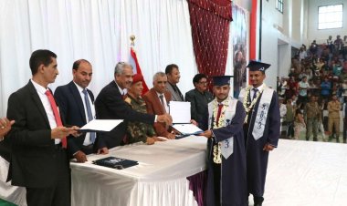 برعاية اللواء الزُبيدي..جامعة خليج عدن الدولية تحتفي بتخريج دفعة الشهيدين مازن أمين وعمر النقيب