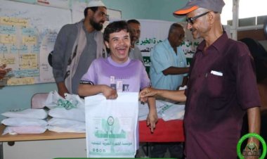 العاصمة عدن.. مؤسسة الهجرة تدشن توزيع الملابس لـ 500 طفل وطفلة من الأسر الفقيرة والمحتاجة بأحياء مديرية المنصورة