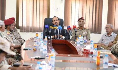 المحافظ بن ماضي واللواء بارجاش يترأسان اجتماعًا لقيادات الألوية ورؤساء الشُعب والوحدات العسكرية بقيادة المنطقة العسكرية الثانية