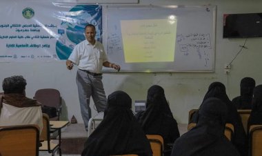 منسقية انتقالي كلية العلوم الإدارية بجامعة حضرموت تدشن دورة الوظائف الأساسية للإدارة