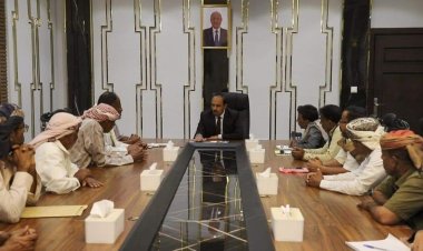 مقادمة قبيلة العوابثة بساحل حضرموت يؤكدون مساندتهم لقرار منع تحويل الايرادات للبنك المركزي