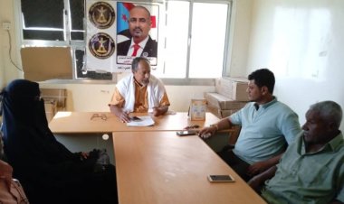رئيس انتقالي زنجبار يلتقي مدير مكتب الشؤون الاجتماعية بالمديرية.