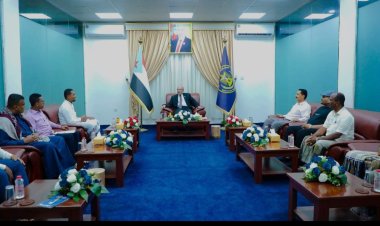 الكثيري يطّلع على أوضاع عمال كهرباء وادي حضرموت