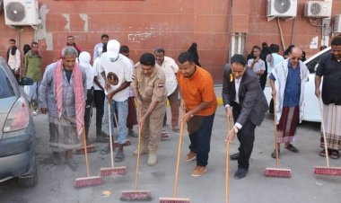 انتقالي حضرموت ينظم مبادرة تطوعية لتنظيف شوارع وشواطئ المكلا