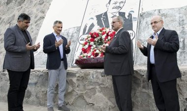 الأمين العام يضع إكليلاً من الزهور بموقع استشهاد اللواء جعفر محمد سعد محافظ عدن الأسبق في ذكرى استشهاده الثامنة