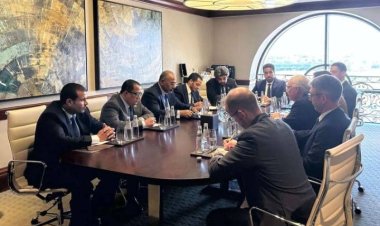 الرئيس الزُبيدي يبحث مع المبعوث الأمريكي مخاطر التصعيد الحوثي في البحر الأحمر وباب المندب