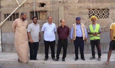 العاصمة عدن.. مأمور دار سعد يتسلم مشروع إعادة تأهيل ( 9 ) ممرات خلفية بحي الوحش من الجهة المنفذة