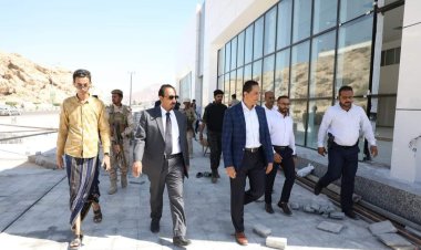 المحافظ بن ماضي يتفقد التحضيرات لافتتاح أكبر معرض لشركة بازرعة للسيارات "تويوتا" ويؤكد انه سيفتح آفاقـًا للحركة التجارية والملاحية