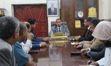 المحافظ الثقلي يناقش مع وفد وزارة التعليم العالي جملة من القضايا المتعلقة بالتعليم بسقطرى