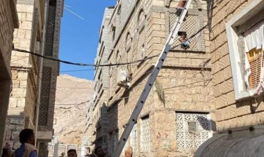 تنفيذية انتقالي المكلا تنجز مشروع إصلاح إنارة مركز الخزان بحي الثورة.