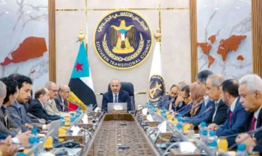رئاسة الانتقالي الجنوبي تقف أمام التصعيد الحوثي المستمر ضد خطوط الملاحة الدولية.