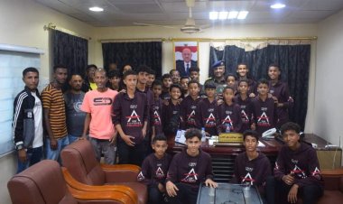 العميد الجابري والرائد السعدي يستقبلان نادي شباب المنصورة عدن فئة البراعم