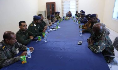 الإدارة العامة للأمن والشرطة بساحل حضرموت تعقد اجتماعاً لمناقشة الهيكل التنظيمي للإدارات والتشديد على الانضباط العسكري