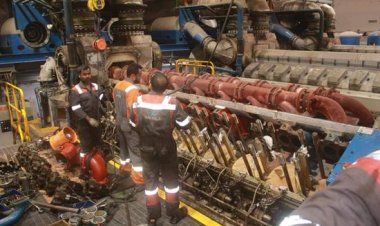 أعمال صيانة في محطة كهرباء الفقيد السقطري بالشحر