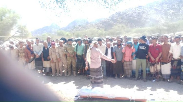 بحضور قيادات عسكرية وأمنية وسياسية تشييع الشهيد النقيب" قاسم سيف معبد العلياني "إلى مثواه الاخير