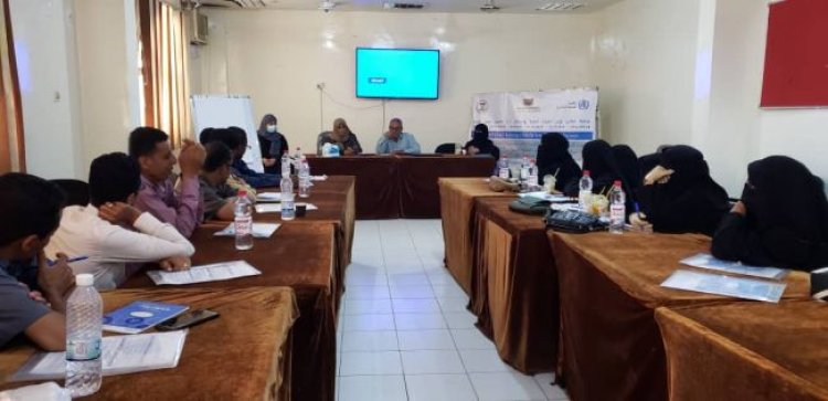 نائب مدير عام صحة لحج يلتقي بوفد الهلال الأحمر ويناقش معه عملية الاستفادة من الأدوية الفائضة في صيدلية المركز