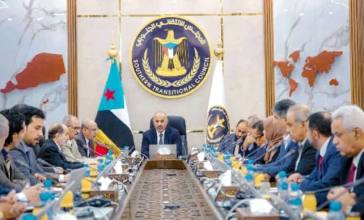 رئاسة الانتقالي الجنوبي تقف أمام التصعيد الحوثي المستمر ضد خطوط الملاحة الدولية.