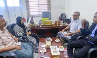 المحامية نيران سوقي تلتقي رئيس الهيئة التنفيذية المساعدة لشؤون مديريات وادي وصحراء حضرموت لمناقشة التعاون الإغاثي