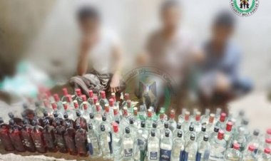 الحزام الأمني يضبط مروجي خمور بالبريقة