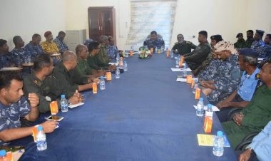 العقيد المشجري يترأس الاجتماع الموسع لمندوبي الموارد البشرية بالمحافظة والمديريات