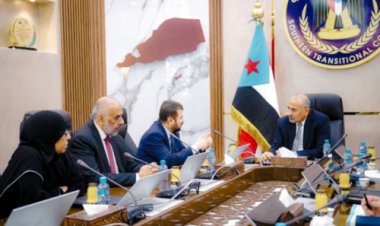 العاصمة عدن.. الرئيس الزُبيدي يناقش سبل تعزيز الرقابة على المال العام