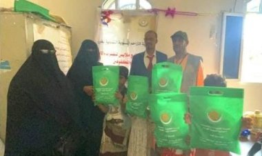 اتحاد الجمعيات والمؤسسات الاجتماعية الخيرية يدشن توزيع ملابس للفقراء والمحتاجين في لحج