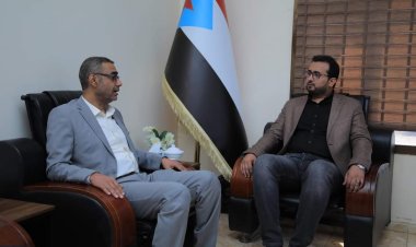 العاصمة عدن.. العولقي يلتقي رئيس الهيئة التنفيذية المساعدة لشؤون الوادي والصحراء بمحافظة حضرموت