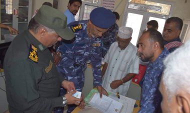 العميد المنهالي يدشن تجديد دفاتر المتقاعدين بمركز أمن الديس بالمكلا