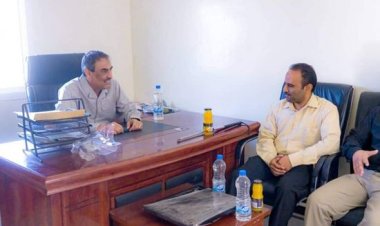 أمين محلي شبوة يتفقد عددا من المصالح الحكومية في عتق