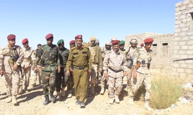 قائد المنطقة العسكرية الثانية يتفقد المواقع الامامية للواء الثاني دفاع ساحلي