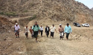 لحج.. مدير عام حالمين يتفقد سير العمل في مشروع طريق عقبة خلق