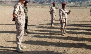 قائد معسكر الحمراء بحضرموت يشدد على ضرورة رفع الجاهزية وتكثيف التدريب