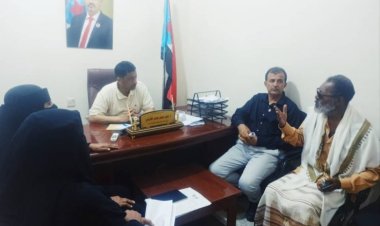 رئيس انتقالي أبين يناقش مع رئيسة جمعية الأمل لرعاية وتأهيل المكفوفين إقامة المسابقة التمهيدية في القران الكريم