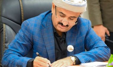 المحافظ بن الوزير يوجه بتقديم مرتبات شهر ديسمبر لموظفي مكتب التربية والتعليم شبوة