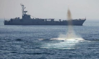 عاجل.. مليشيا الحوثي تستهدف سفينة أميركية بالقرب من سواحل المكلا