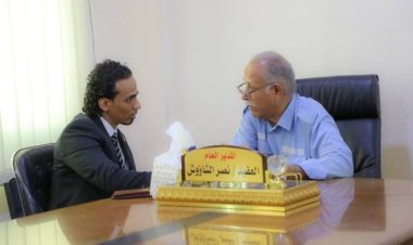 السقاف يتفقد عمل فرع مصلحة الهجرة والجوزات والجنسية بالعاصمة عدن.