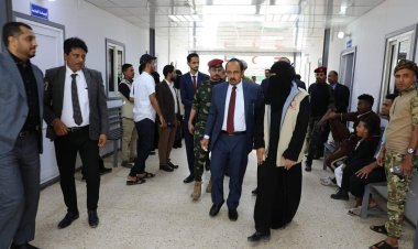 المحافظ بن ماضي يدشن العمل بمركز المحور الطبي بربوة خلف بتمويل من هيئة الهلال الأحمر الإماراتي