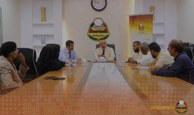 المدير باعباد يطلع على برامج مؤسسة بصمات التنموية بالمكلا ونشاطاتها وتدخلاتها في الجوانب التربوية والتعليمية