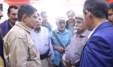 رئيس انتقالي حضرموت يزور الجريح همام عيظة بلكسر
