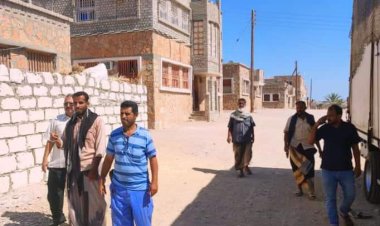 الفريق الفني بمؤسسة كهرباء ساحل حضرموت ينفذ نزولا ميدانيا لمديرية الديس الشرقية للاطلاع على مشاكل واحتياجات شبكة توزيع التيار الكهربائي بالمديرية