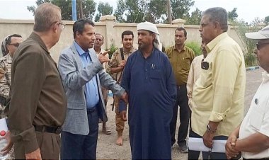 محافظ أبين يزور المعهد المهني ويؤكد على وجود مساعي لإعادة تأهيله وتجهيزه