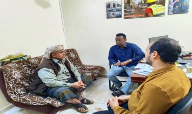 مدير مشروع الأمن الغذائي وسبل العيش بمنظمة كير يلتقي مدير عام مديرية المحفد