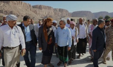 محافظ حضرموت يتفقد أحوال المواطنين ويفتتح ويتفقد عددًا من المشاريع بمديرية دوعن