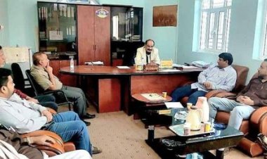 وكيل شبوة يزور شركة النفط ويؤكد على مكافحة التلاعب بالأسعار