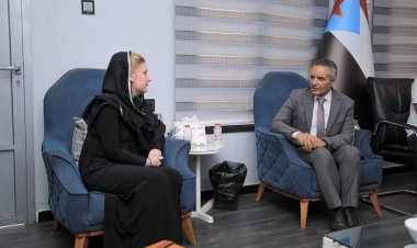 العاصمة عدن.. نائب رئيس الهيئة الوطنية للإعلام الجنوبي يلتقي فريق التلفزيون الدنماركي