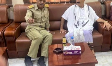 القائد بارجاش يلتقي اللواء باعش بمقر قيادة المنطقة العسكرية الثانية