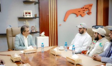 محافظ عدن يناقش المشاريع المستقبلية لجمعية السلام الكويتية