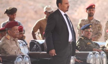 محافظ حضرموت وقائد المنطقة العسكرية الثانية يشهدان حفل تخرج الدفعة الثامنة استجداد بلواء النخبة بالمكلا