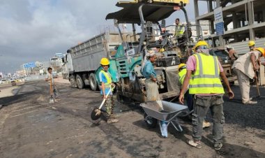 السلطة المحلية بالمنصورة تتفقد الأعمال النهائية لمشروع قنوات تصريف مياه الأمطار بالطريق البحري