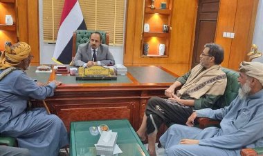 محافظ حضرموت يطلع على احتياجات مديرية القف ويوجه بمعالجة مشكلة المياه